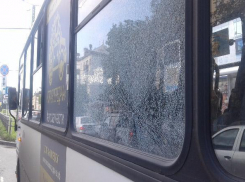 Автобус № 25 расстреляли на западе Волгограда 