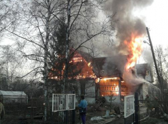 Под Волгоградом на пожаре погиб 33-летний сын хозяина дома