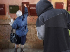 Подозреваемых в разбойном нападении на 41-летнюю женщину задержали в Волгограде ﻿