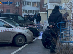 В Волжском под окнами дома обнаружили тело 14-летнего мальчика: видео