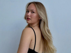 Объявления о поиске щедрого мужа расклеила в Волгограде 20-летняя красавица