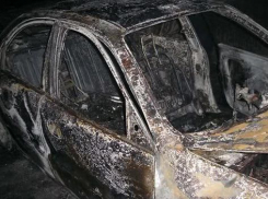 Очередной поджог авто: в Волгограде сгорели УАЗик и «Мерседес»