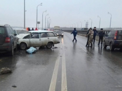 Две женщины не поделили «танцующий» мост»: в массовом ДТП погиб волгоградец 
