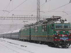 На юге Волгограда пассажирский поезд «Челябинск-Кисловодск» насмерть сбил мужчину