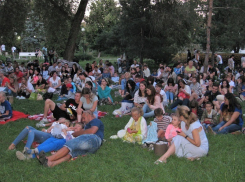 Волгоградцев бесплатно приглашают на фильм «Дюплекс» в Комсомольский сад