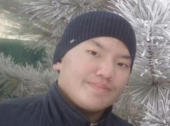 Почти 2 недели не могут найти 19-летнего кареглазого юношу в Волгограде 