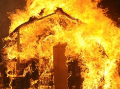 На юге Волгограда в собственном доме заживо сгорел мужчина