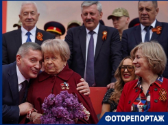 Пахмутова и блеск орденов: кто стал главным гостем парада Победы в Волгограде