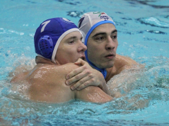 Во время матча волгоградского «Спартака» и казанского «Синтеза» ватерполисты устроили массовую драку