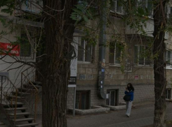 Окровавленное тело женщины нашли в центре Волгограда