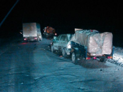 Под Волгоградом в массовом ДТП пострадал 43-летний водитель