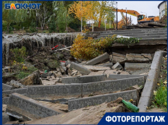 Фекальную реку третий день не могут остановить в Волгограде люди с лопатами