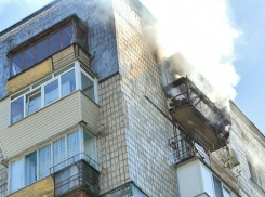 Девятиэтажка загорелась ночью в центре Волжского