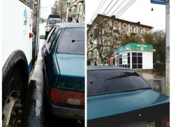 Водитель ВАЗа заставил бабушек выходить из автобуса «Питеравто» прямо в салон его машины
