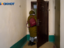 В Волгограде трое пенсионеров с вирусом оказались запертыми в квартире без медпомощи
