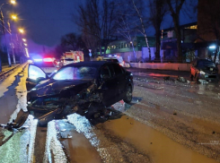 Volkswagen с молодой компанией вылетел на «встречку» в Волгограде: врачи спасают 4 человек