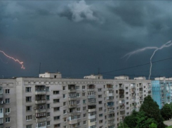 Волгоградцы выкладывают в соцсети удивительные фото вчерашней грозы