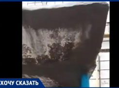 После публикации «Блокнот Волгоград» жильцам отремонтировали разваливающийся козырек у подъезда