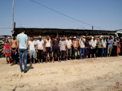 В полях Волгоградской области обнаружили поселение трудовых мигрантов