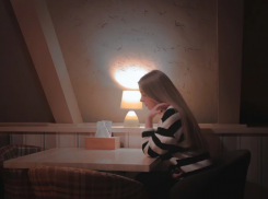 Собутыльник, партнер на танцполе и просто собеседник: волгоградцы зарабатывают на одиночестве