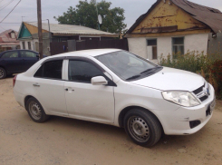 Волгоградец угнал у таксиста автомобиль из-за спора о собаке 
