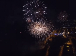 Квадрокоптер зафиксировал всю красоту салюта Великой Победы в Волгограде 