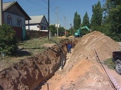 Вода в дома жителей поселка ВПЭЛС в Ворошиловском районе поступит не раньше осени 