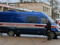В Волжском предприниматель всерьез обиделся на миграционную службу