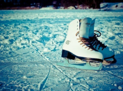 На катке в центре Волгограда выбрали самого быстрого конькобежца