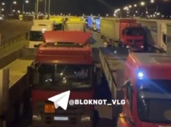 Фуры заблокировали ночью  въезд в Волгоград 