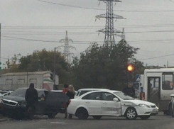 В Волгограде устроивший аварию водитель поспешил снять номера