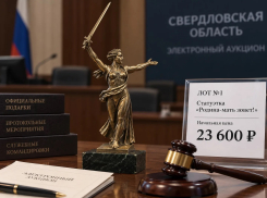 Статуэтка «Родины-матери» из коллекции экс-губернатора выставлена на торги