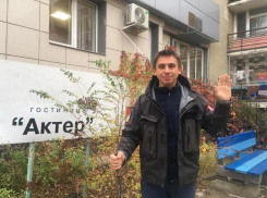 Из-за непроходящей боли в ноге пеший путешественник в Индию вернулся в Волгоград