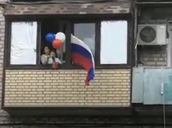 Акцию «Поём всем двором» сняли на видео жители волгоградской Дубовки