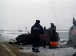 На трассе «Волгоград - Ростов» МАЗ врезался в ВАЗ-2114: один погиб