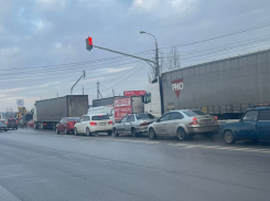 Половину моста закрывают в Красноармейском районе Волгограда