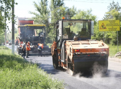 В Волгограде еще на двух улицах восстанавливают проезжие части