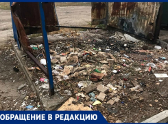 «Старые сгорели, а новых нет уже два месяца»: жители дома в Волгограде не могут заставить ООО «Тандем» заменить мусорные баки