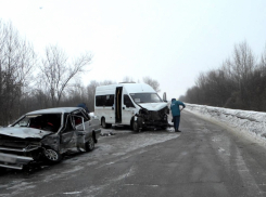 Пять человек пострадали сегодня в ДТП «пятнадцатой» и «Газели» в Жирновском районе