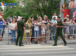 На 5-часовой концерт в сквере зовут волгоградцев, пока на Мамаевом кургане проведут шоу для избранных