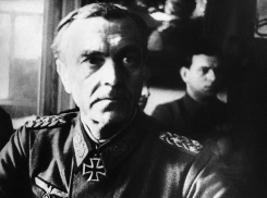 22 января 1943 года – под Сталинградом Паулюс запрещает своим войскам прекращать сопротивление
