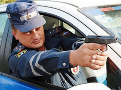 Под Волгоградом полицейские расстреляли машину нарушителя