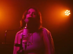 Алиана Устиненко забыла про лифчик во время записи нового трека