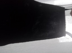 Просвечивающаяся маска и кусок порванного бинта: волгоградцы продолжают негодовать из-за жутких наборов от коронавируса