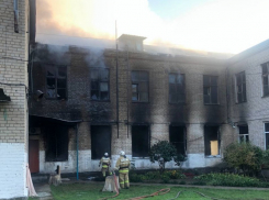 Под Волгоградом два месяца решают, что делать с сожженным зданием местной администрации