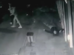 Жестокая драка школьников и студентов в Волгограде попала на видео