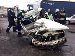Страшное ДТП на Третьей Продольной унесло жизни двух человек в Волгограде