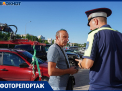 «Думал по-быстрому перекусить»: за что в центре Волгограда массово эвакуируют машины 