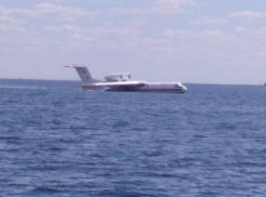 Самолет опустился на воду под Волгоградом