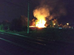 На севере Волгограда неизвестные подожгли мусорные баки